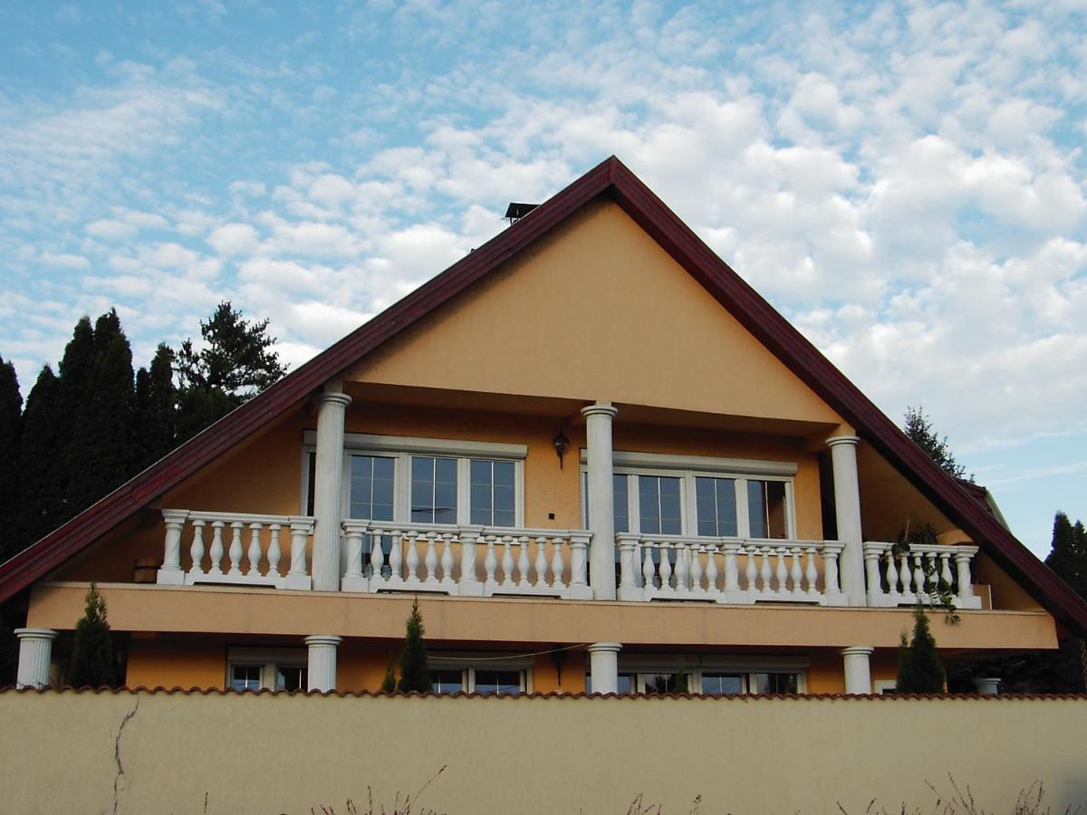 Koppi Ház - Housity