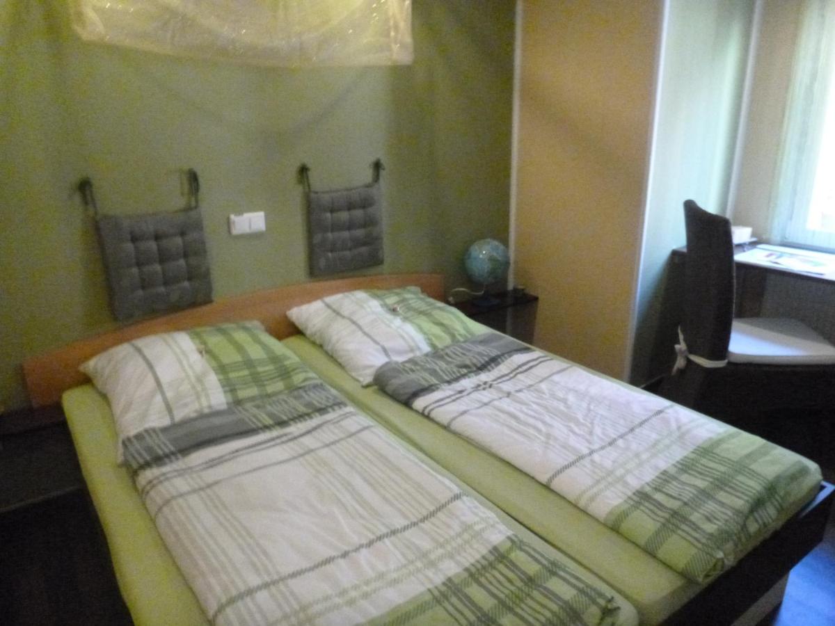 Unterm Wingert - Housity