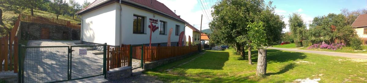 Macskakő Vendégház - Housity