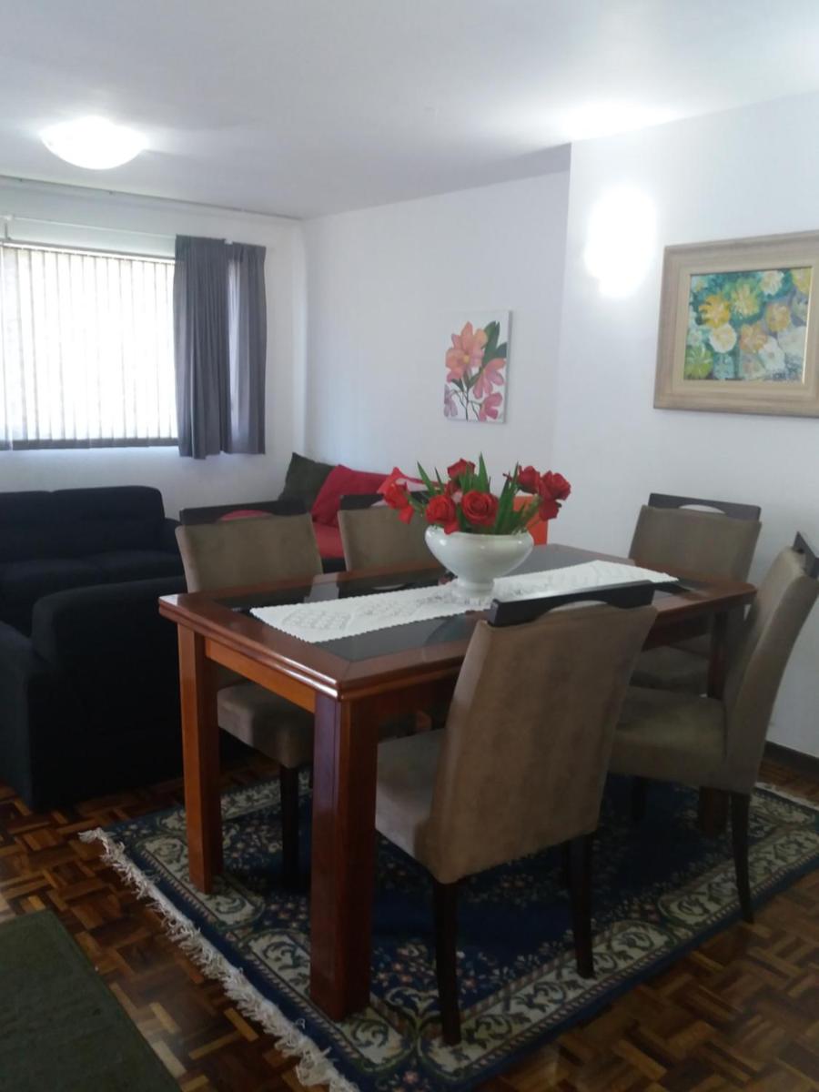 Casa com garagem em condomínio - Housity