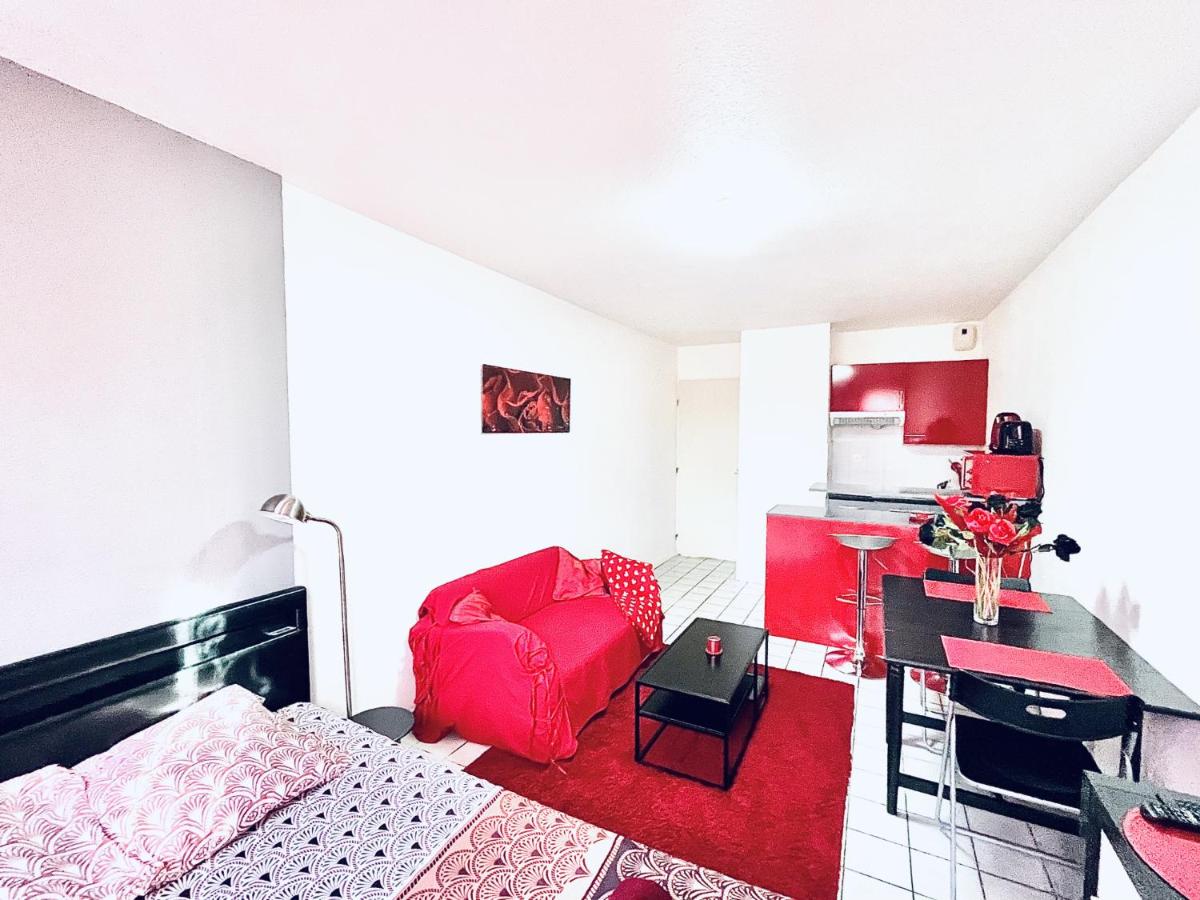 Le Red Escape à 15min du centre avec parking privé gratuit - Housity