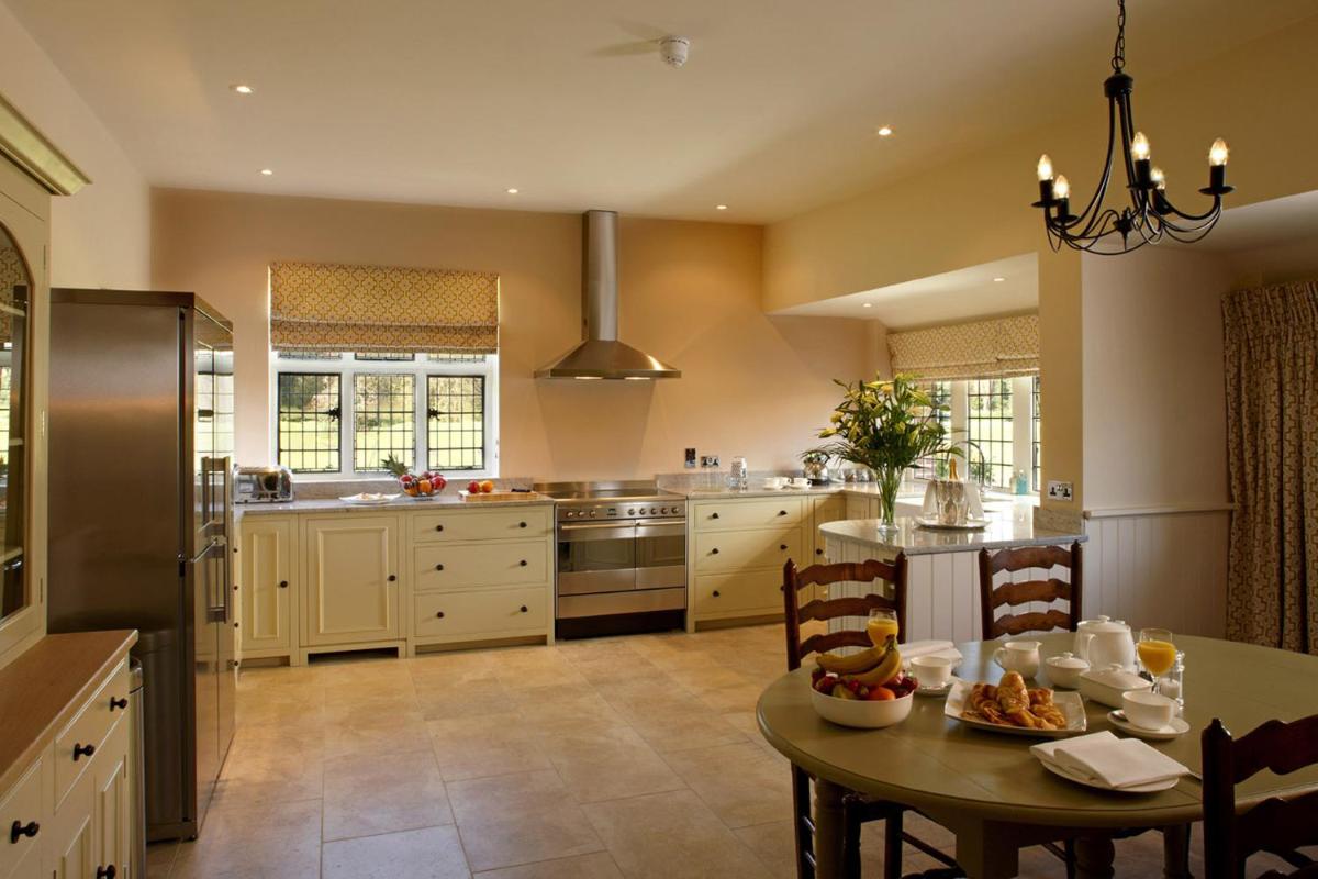Hever Castle Luxury Bed and Breakfast - Housity