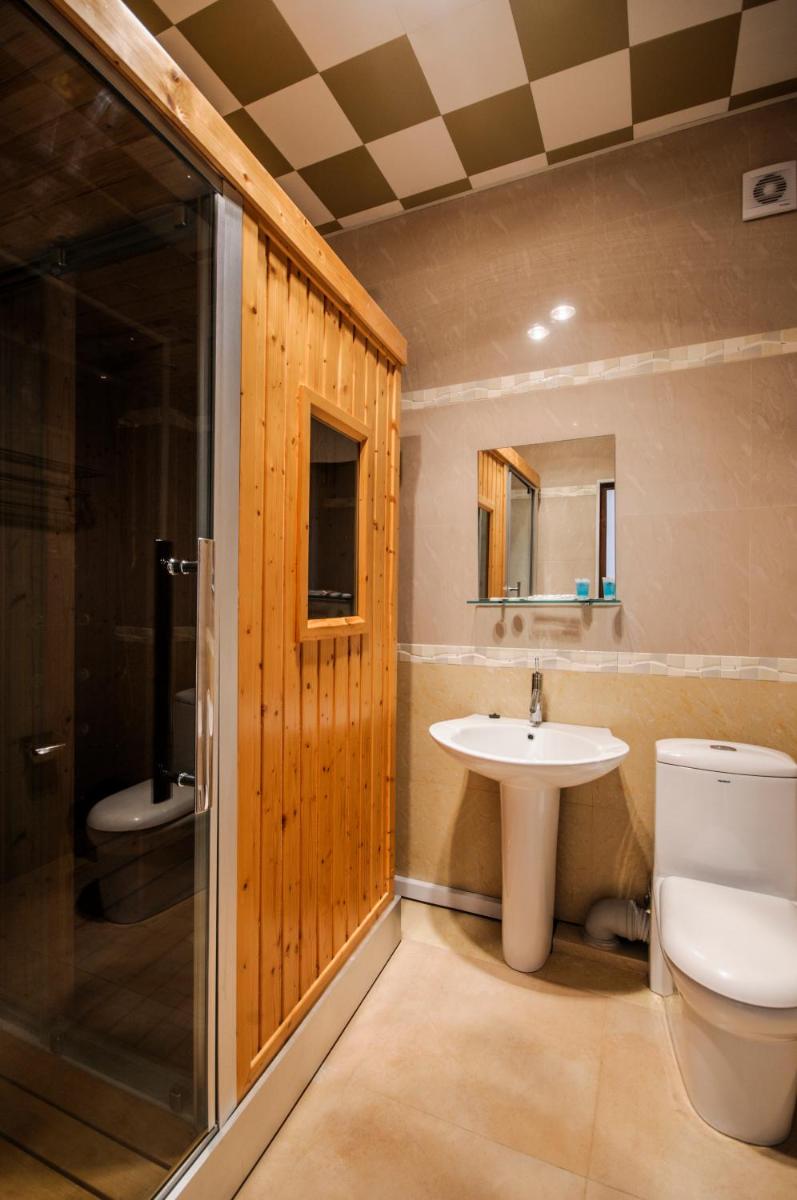 London Palace Tbilisi - Housity