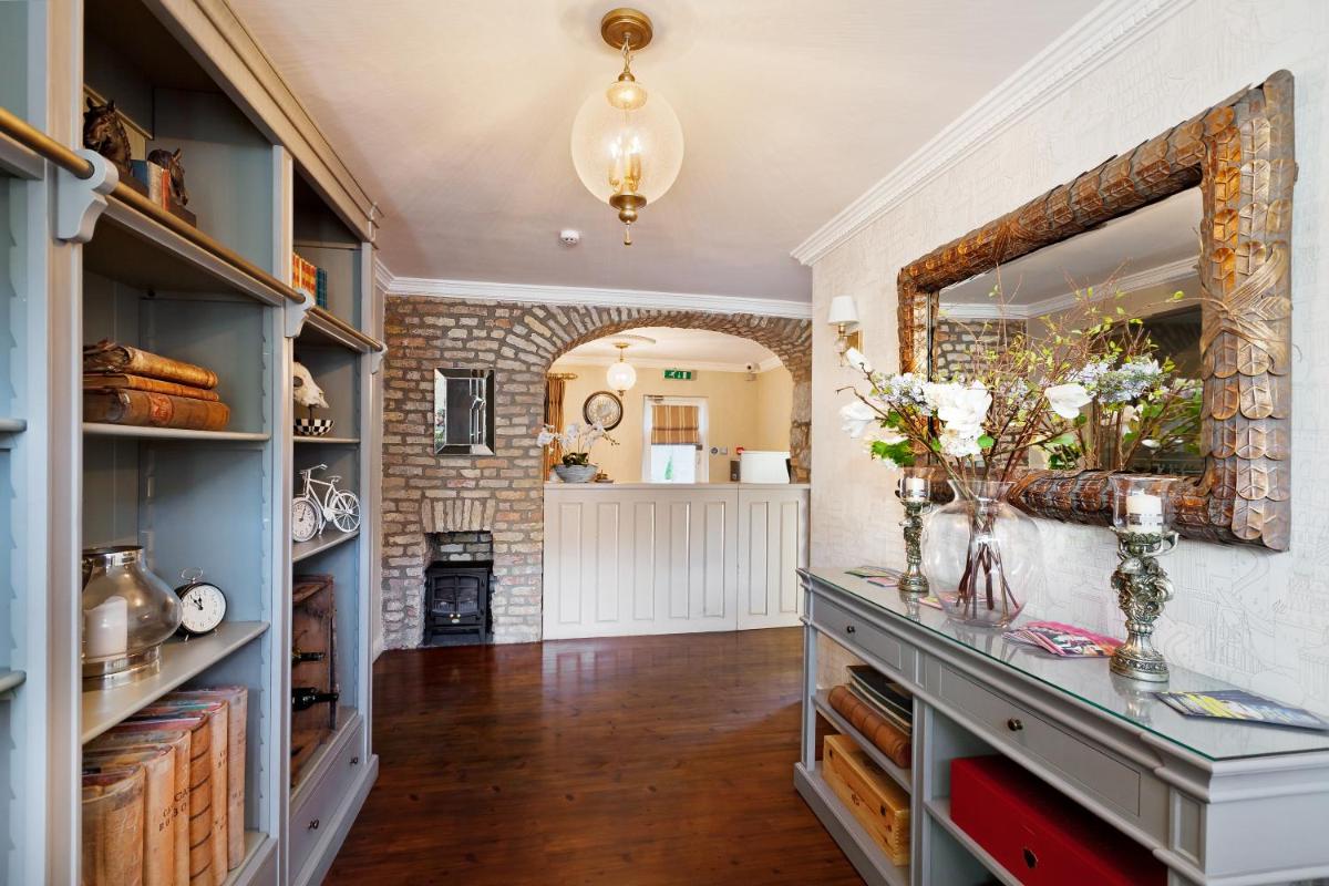 Spinners on Castle Street Housity