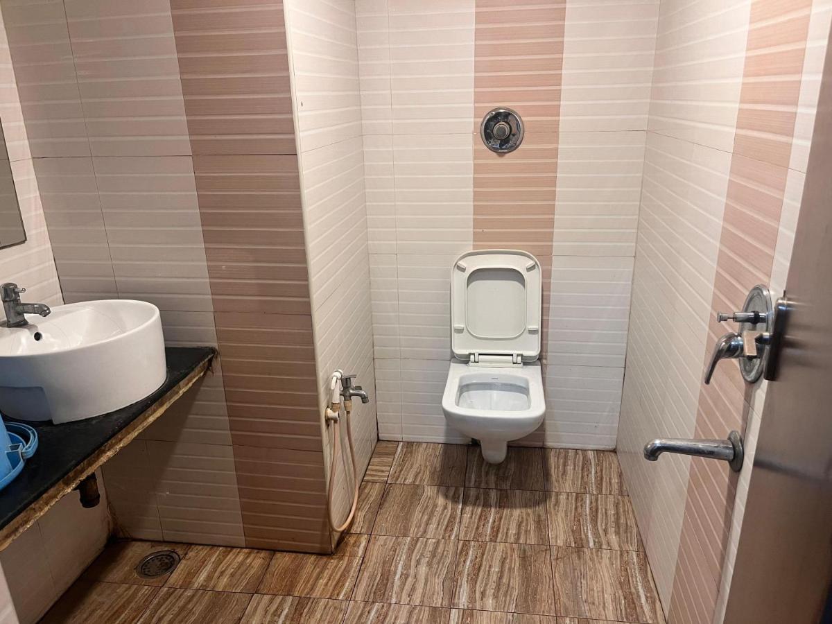 Hotel Golden way - Housity