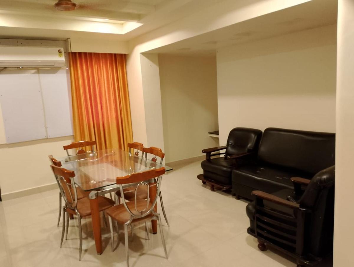 Hotel Golden way - Housity