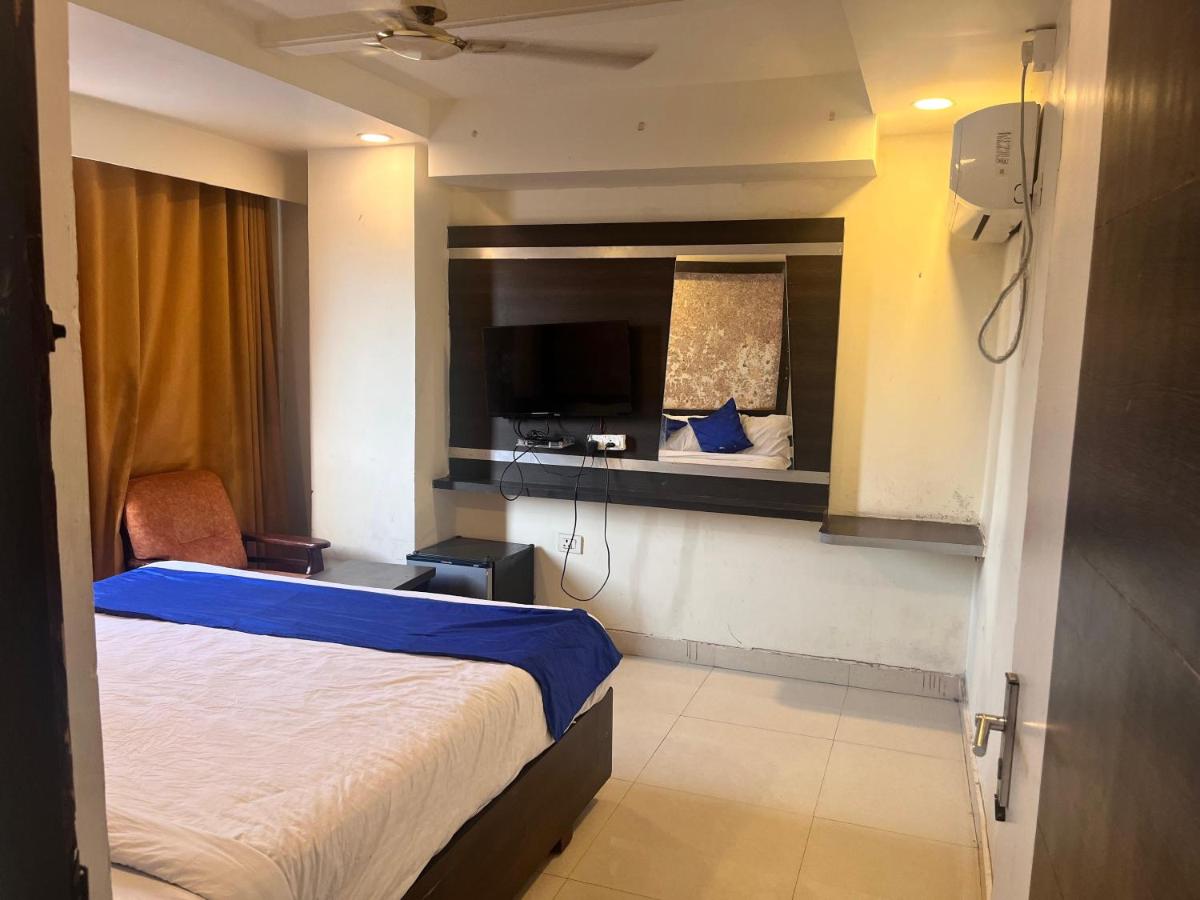 Hotel Golden way - Housity