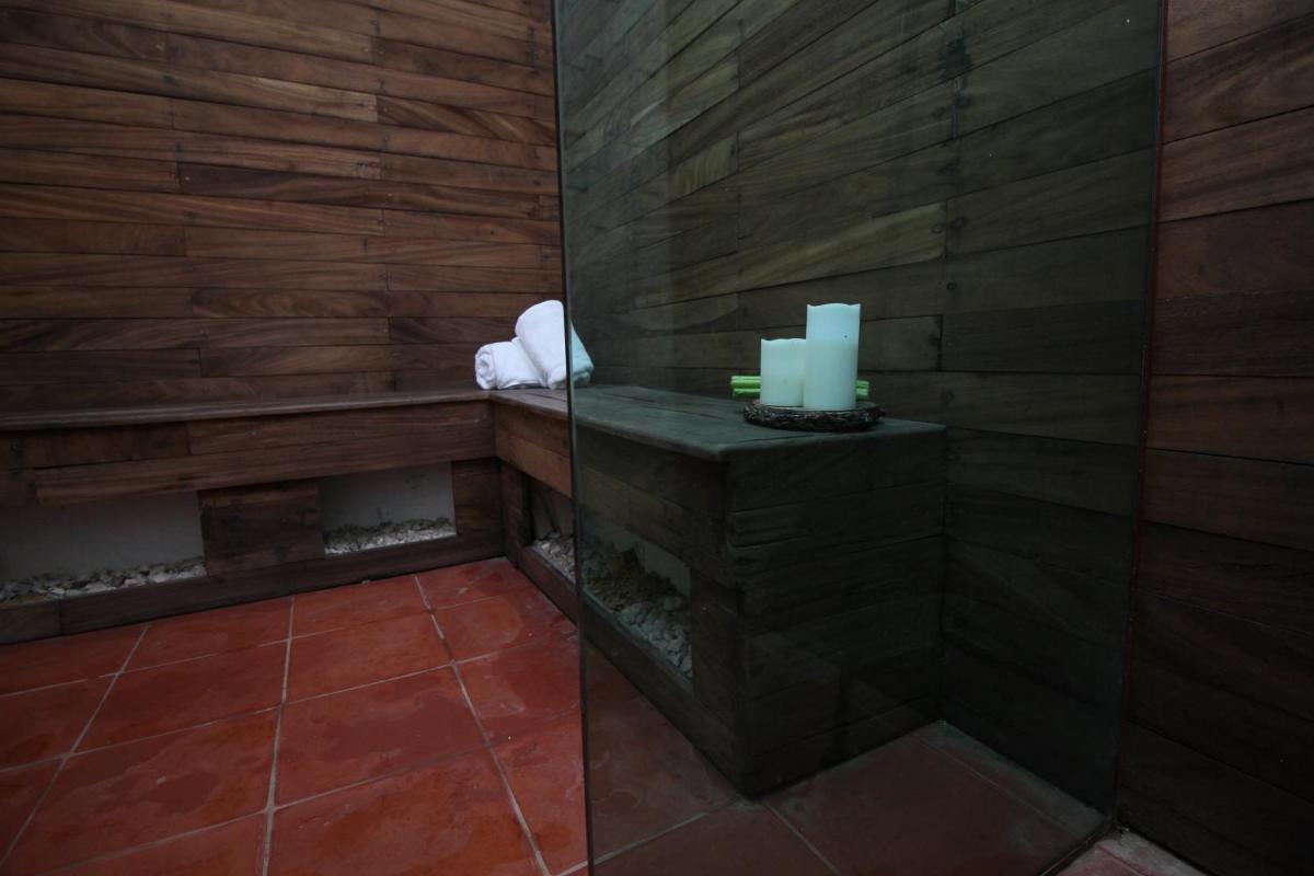Villa Blanca Suites - Housity