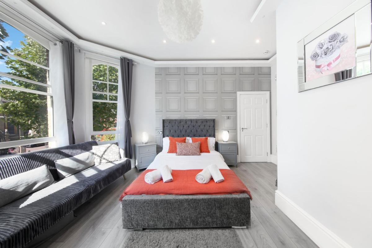 The Pond House, Ensuite Rooms - East London Short Let's - Housity