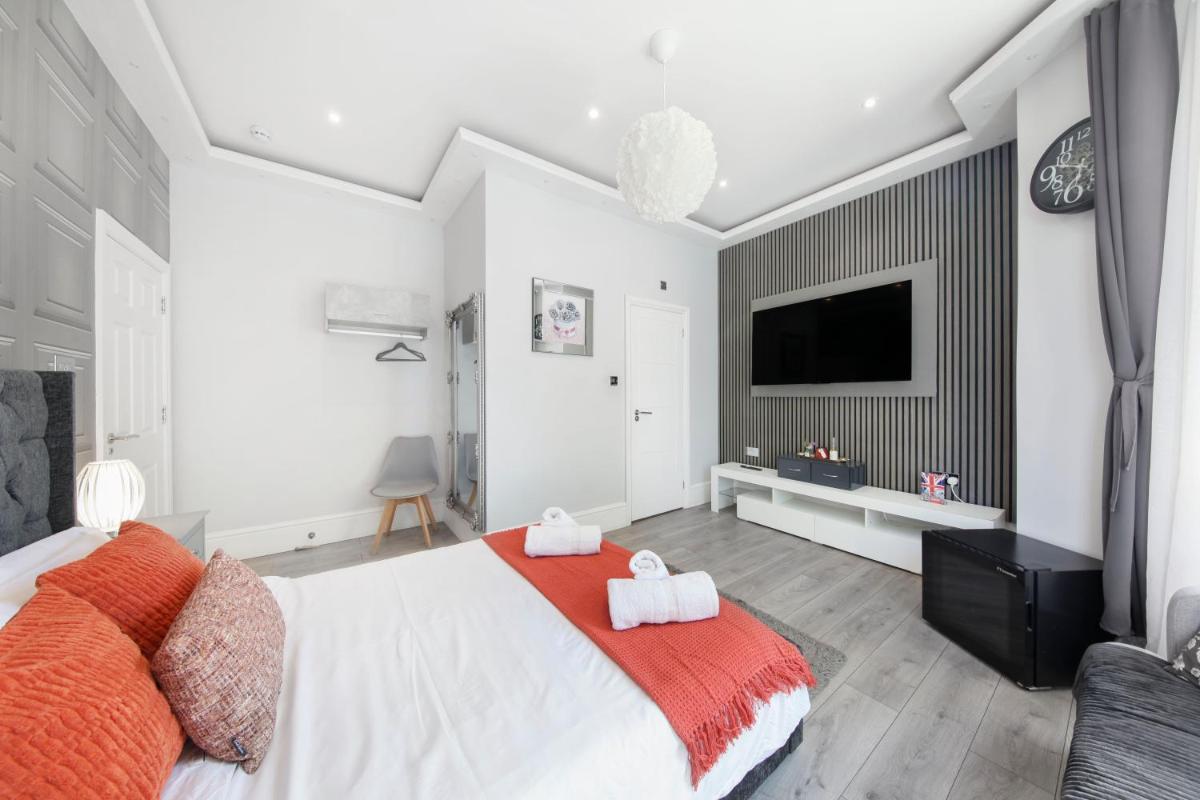 The Pond House, Ensuite Rooms - East London Short Let's - Housity