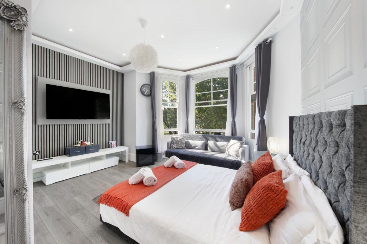 The Pond House, Ensuite Rooms - East London Short Let's - Housity