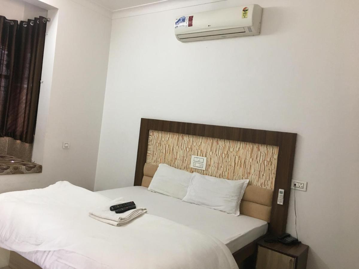 Roop Shree Hotel - Housity