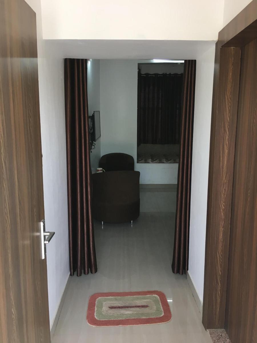 Roop Shree Hotel - Housity