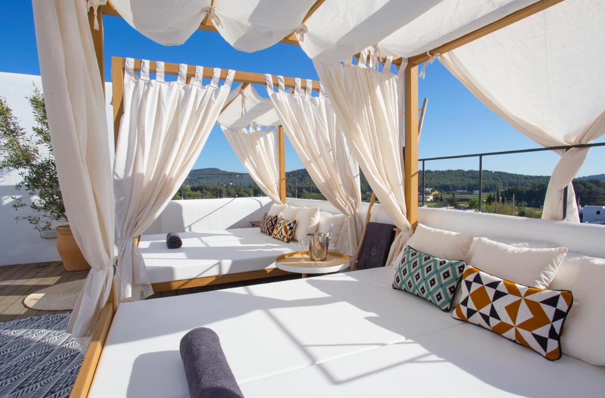 Gatzara Suites Santa Gertrudis - Housity
