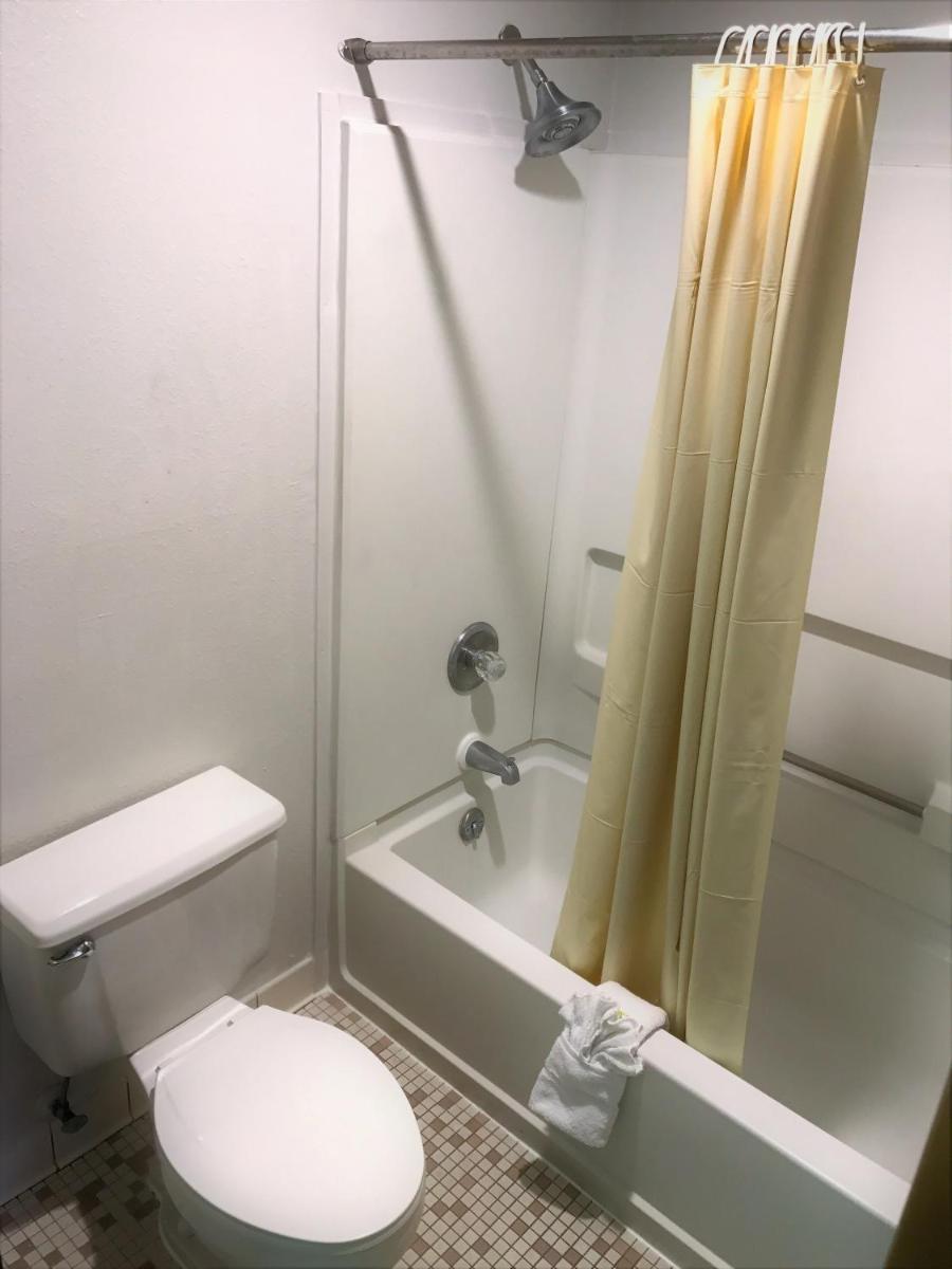 American Inn Kansas City, KS - Housity