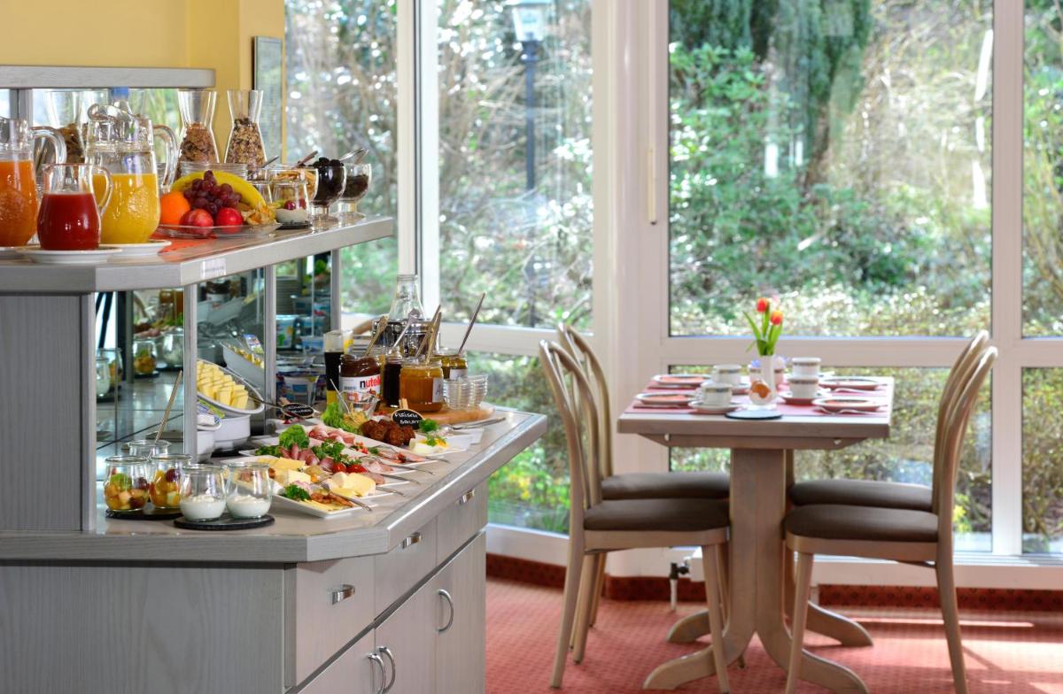 Hotel Haus Kronenthal - Housity