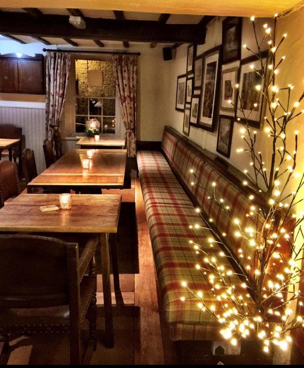 The Moon Inn at Stoney Middleton - Housity