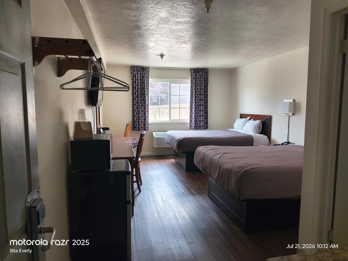 Ameri-Stay Inn & Suites - Housity