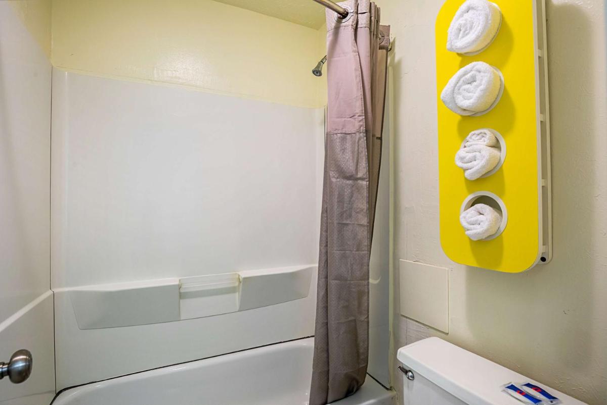 Motel 6-Madisonville, TX - Housity