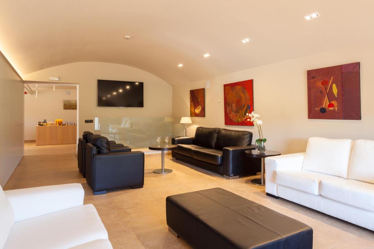 Hotel Vall de Bas - Housity