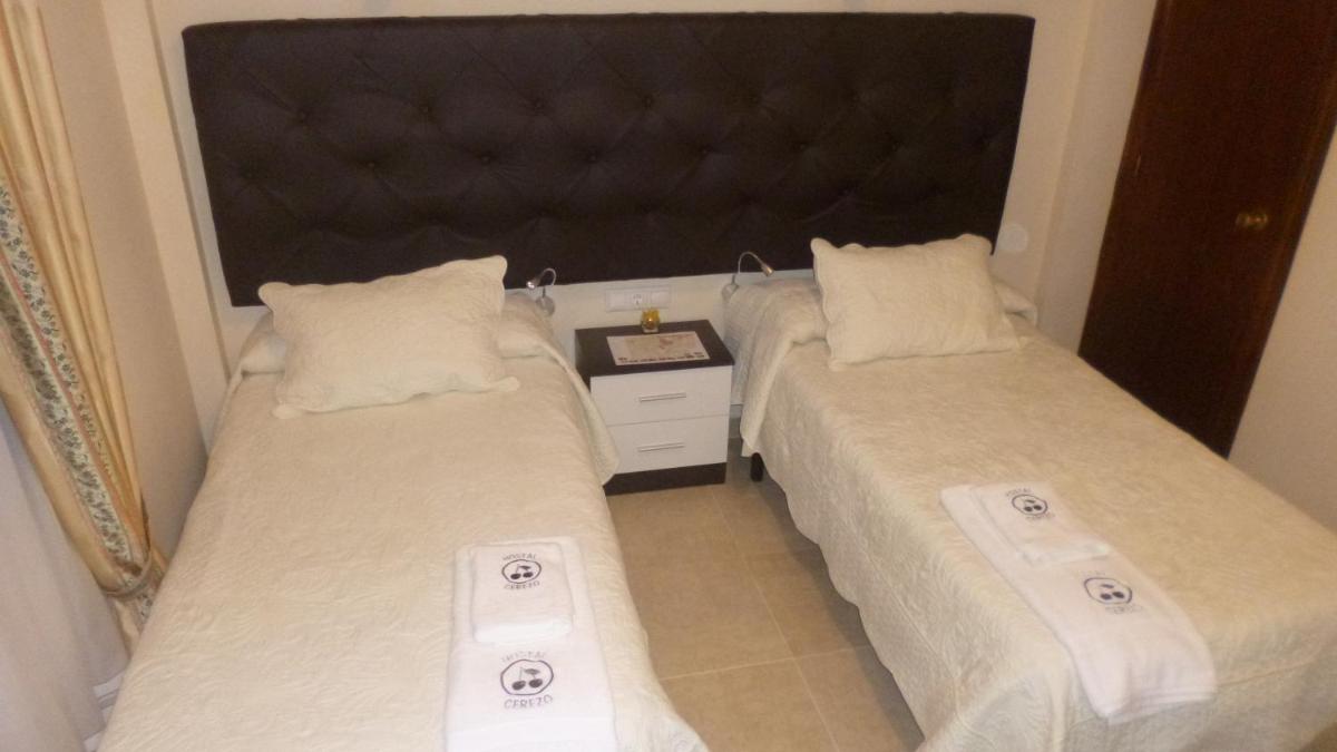 Hostal Cerezo - Housity