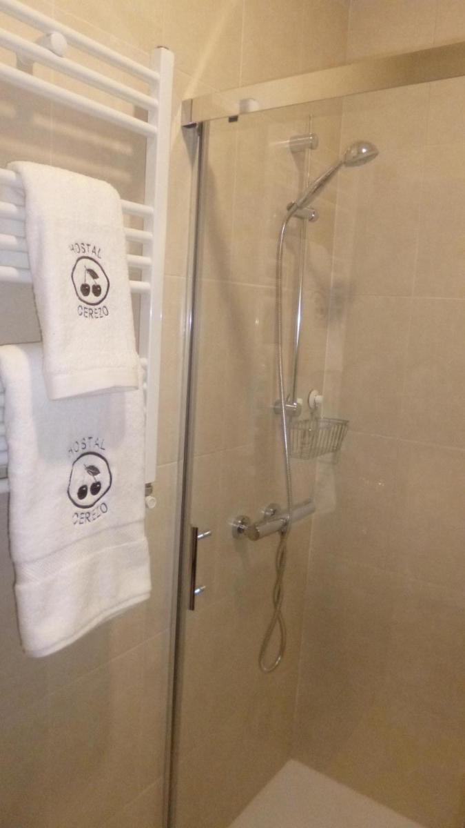 Hostal Cerezo - Housity