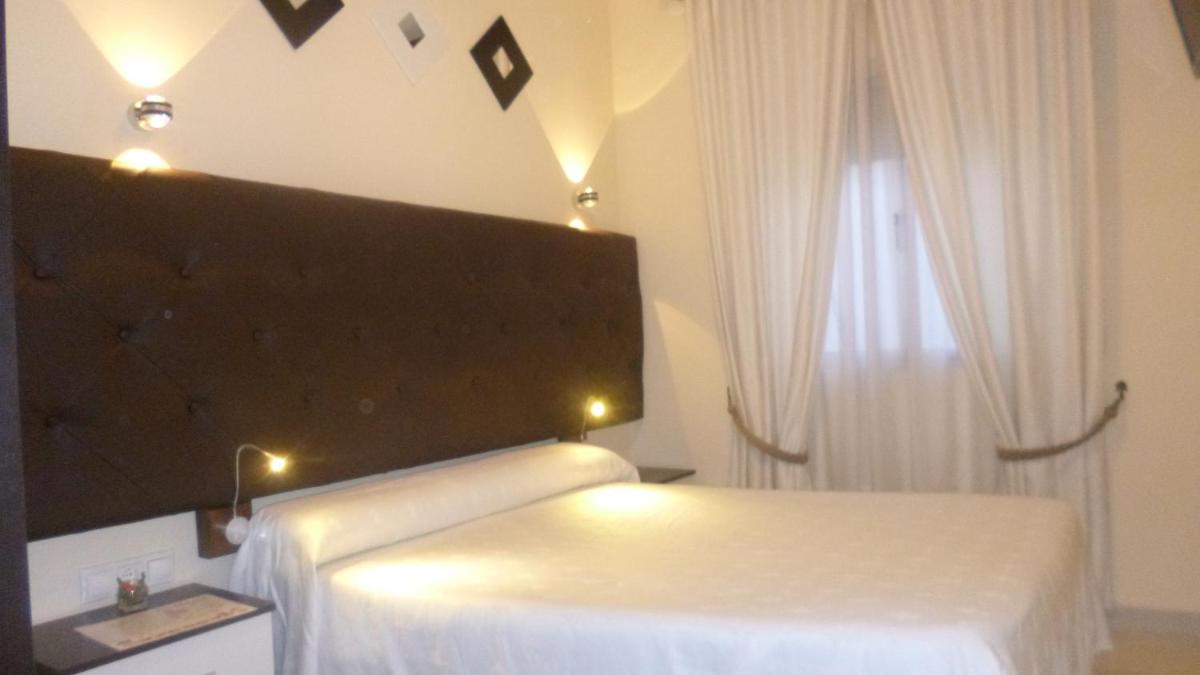 Hostal Cerezo - Housity