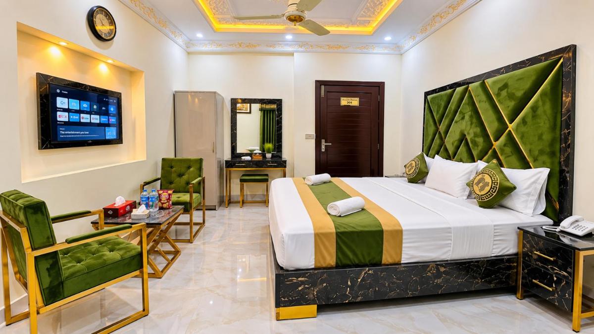 Hotel Crown Lahore - Housity