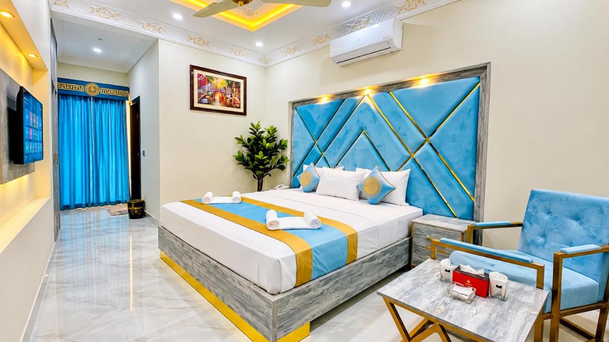 Hotel Crown Lahore - Housity