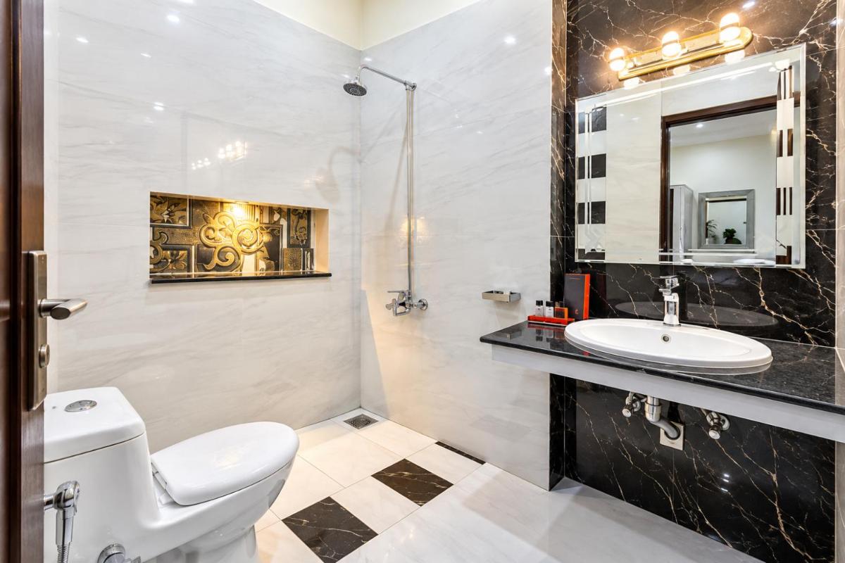 Hotel Crown Lahore - Housity