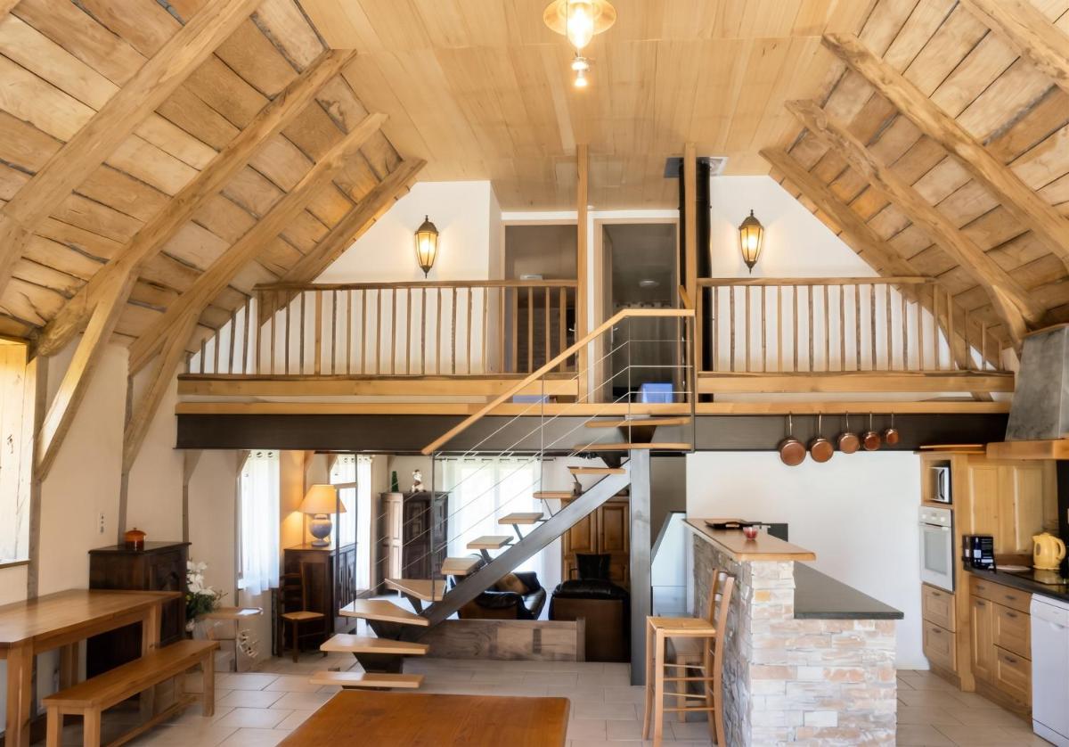 Maison spacieuse à Castelnau-de-Mandailles avec cheminée 250 m² - Housity