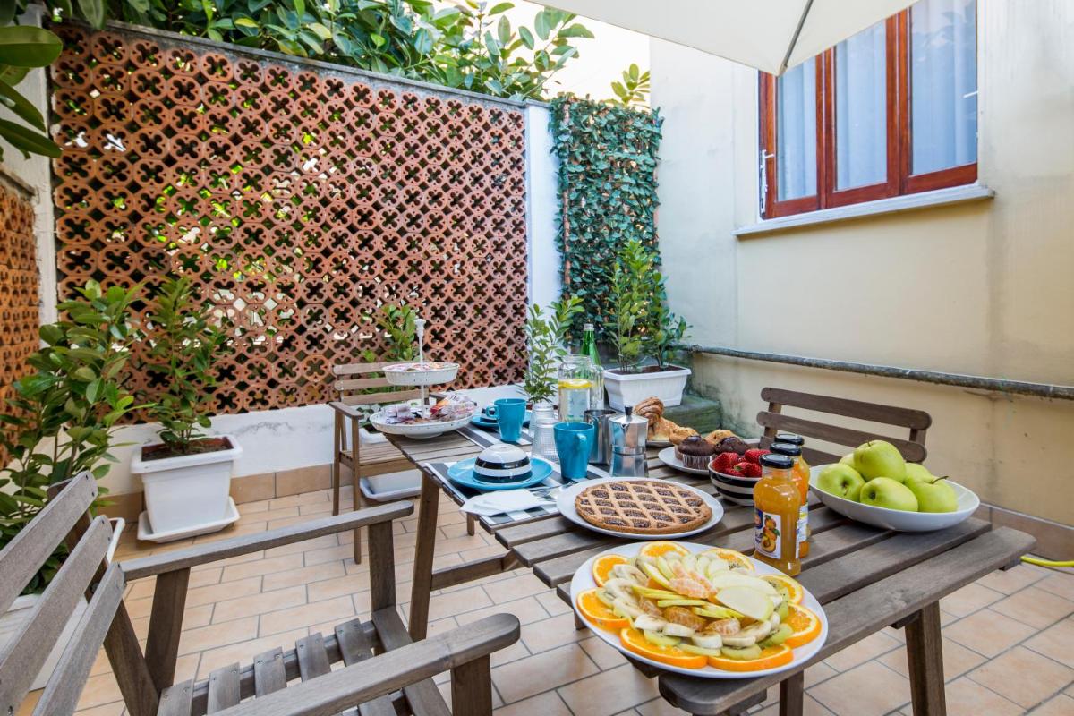 Flower Suites Sorrento - Housity