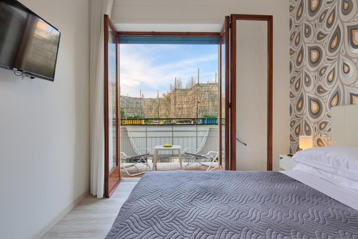 Flower Suites Sorrento - Housity