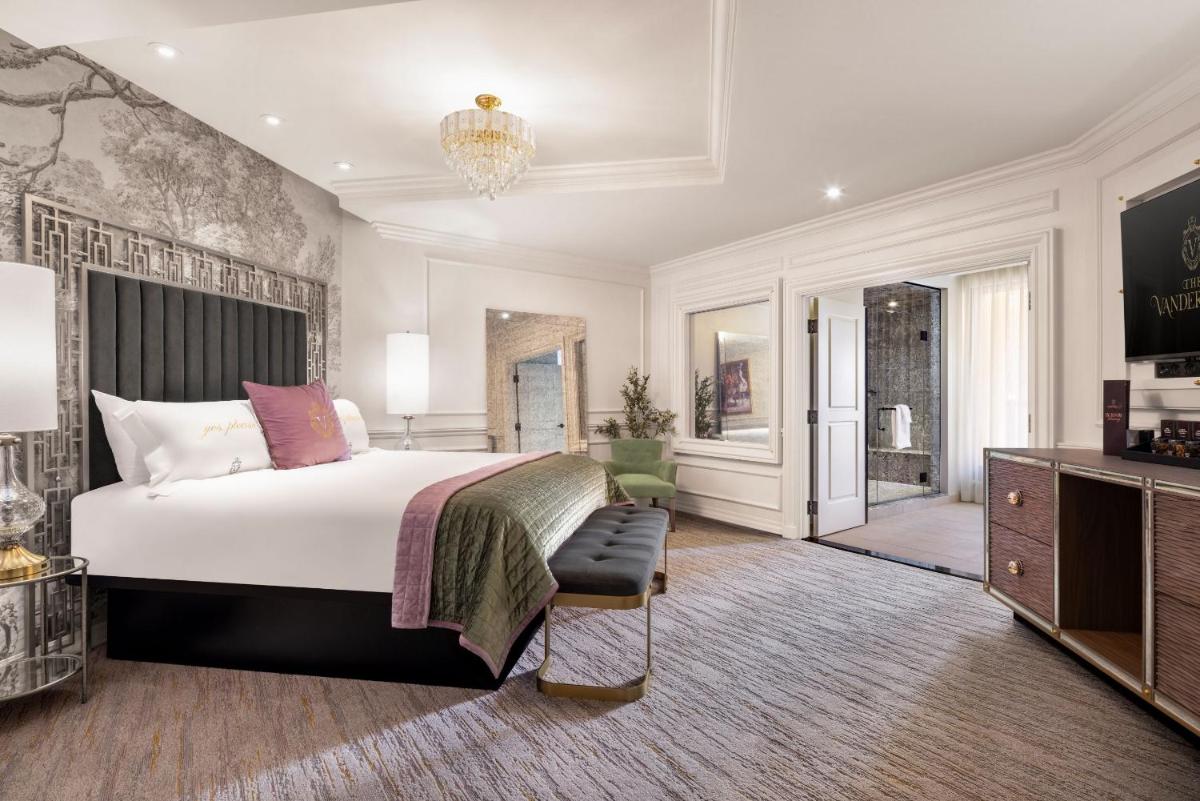 The Cromwell Hotel & Casino - Housity