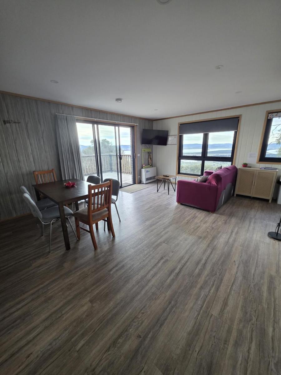 Mount Rumney Escapes - 5 Seaview Kangaroo House - Housity