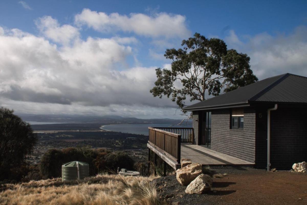 Mount Rumney Escapes - 5 Seaview Kangaroo House - Housity