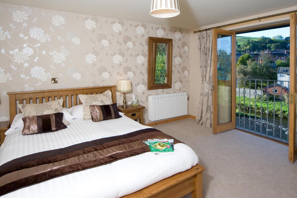 The Elephant & Castle Hotel - Housity