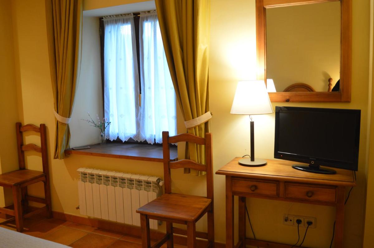 Hostal Revinuesa - Housity