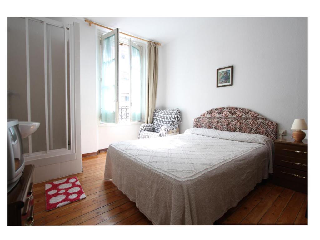 Hostal Bayón - Housity