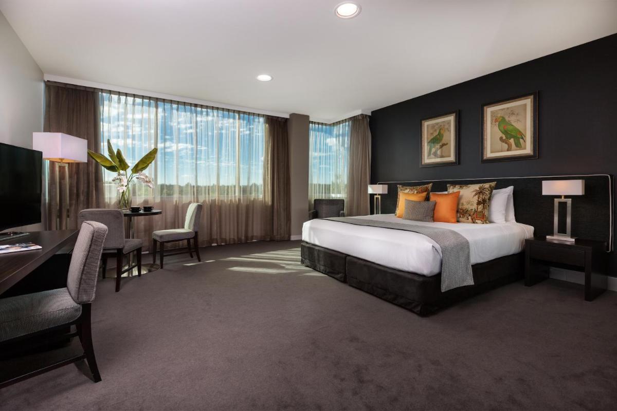 Springfield Lakes Boutique Hotel - Housity