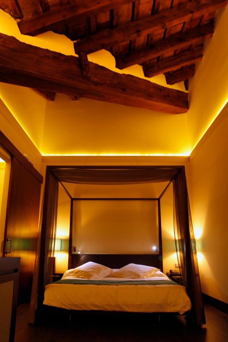 Cama o camas de una habitación en Hotel Spa Martín el Humano