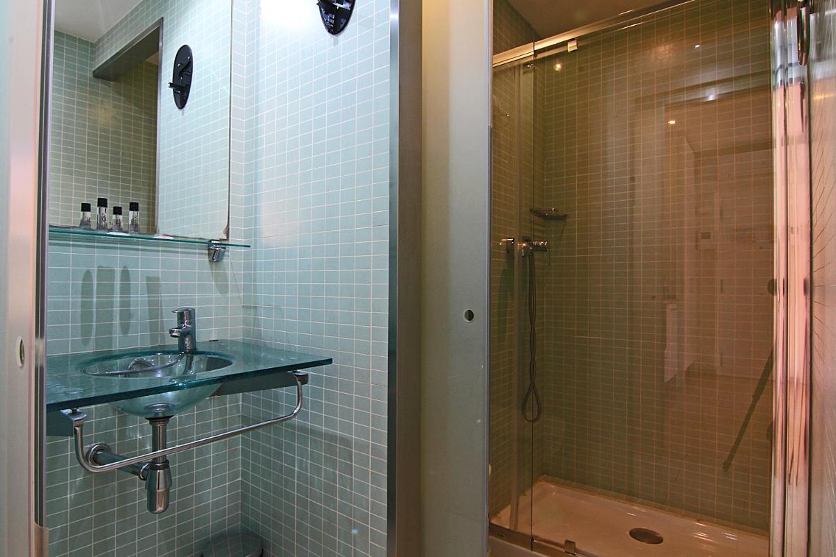 ClassBedroom Barcelona Beach Apartments - Housity