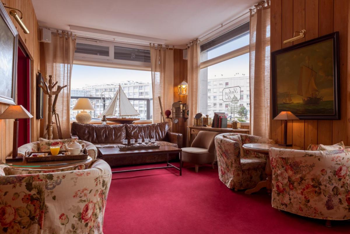 Coin salon dans l'établissement Hôtel Spa Vent d'Ouest