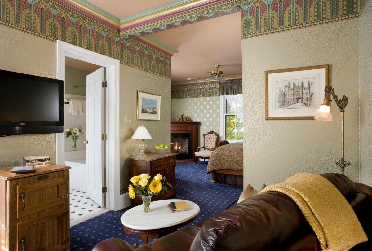 The Queen Victoria - Housity