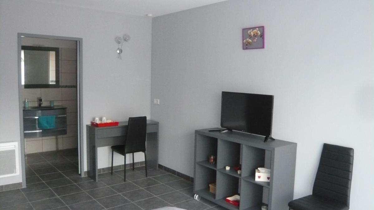 Chambres d'hôtes, B&B climatisées LA BORRELLIENNE - Housity