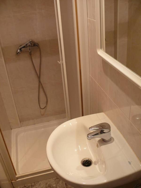 Hostal Rodes - Housity