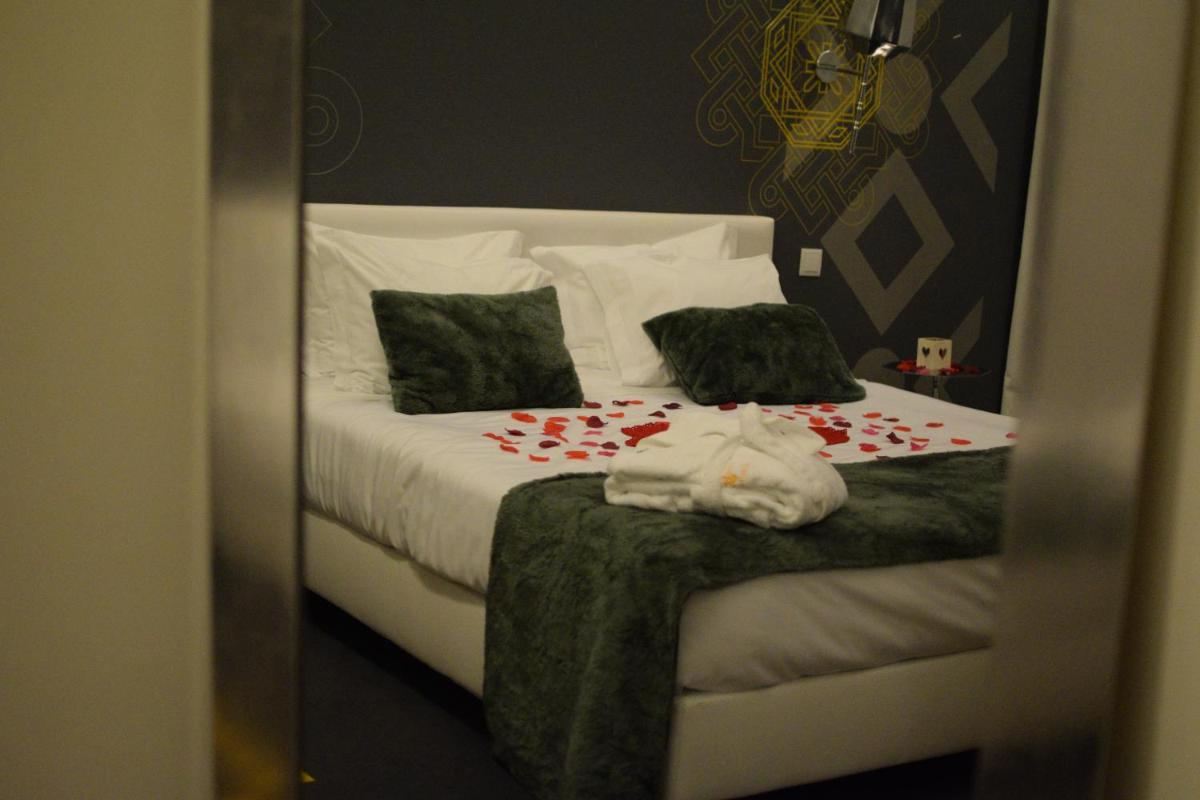 Uma cama ou camas num quarto em HD