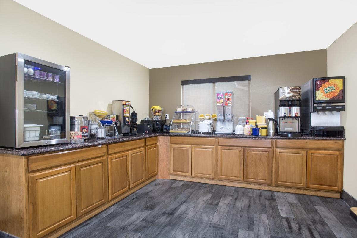 Days Inn by Wyndham North Platte - Housity