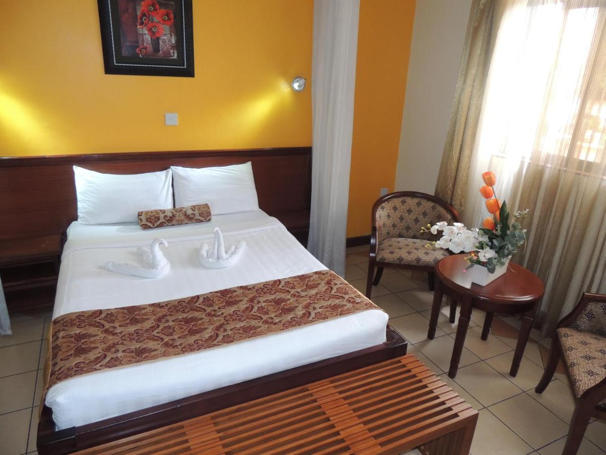 Hennessis Hotel - Housity