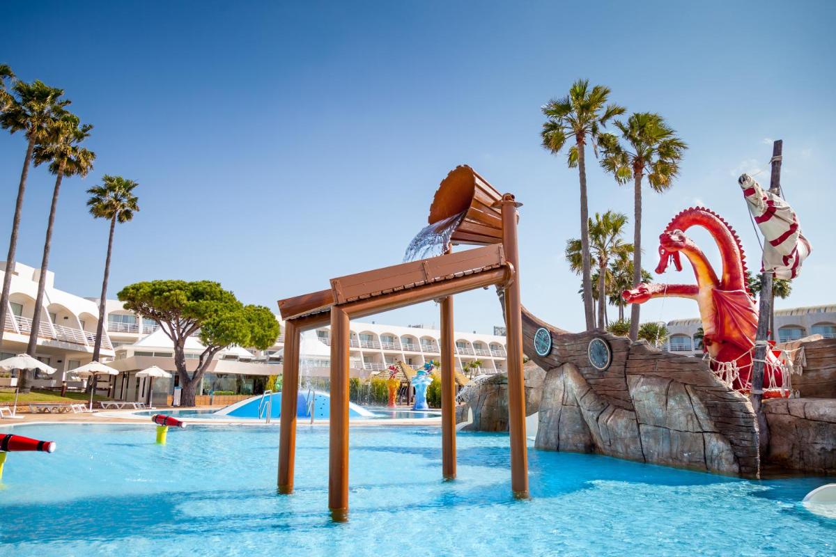 Piscina en o cerca de Iberostar Waves Royal Andalus